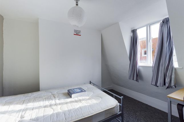 Terraced house to rent in Charles Street, Brighton