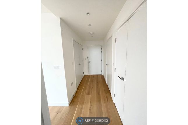 Flat  Broxburn House, Gordon Road, London photo 5