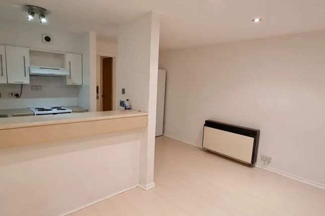 Flat for sale in Pavilion Way, Edgware