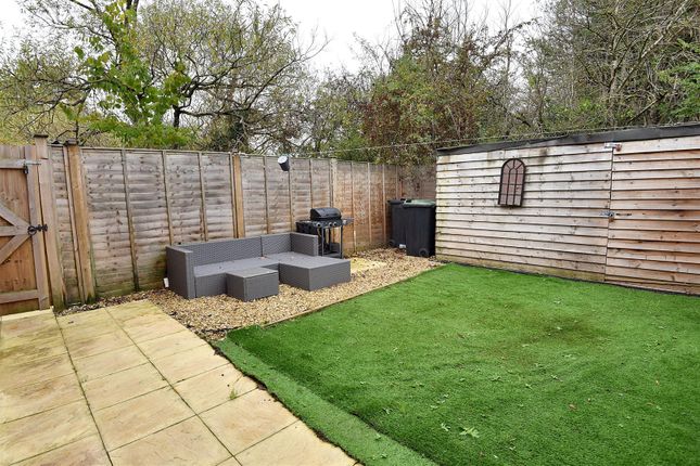 6, Spinners Way, Gillingham photo 2