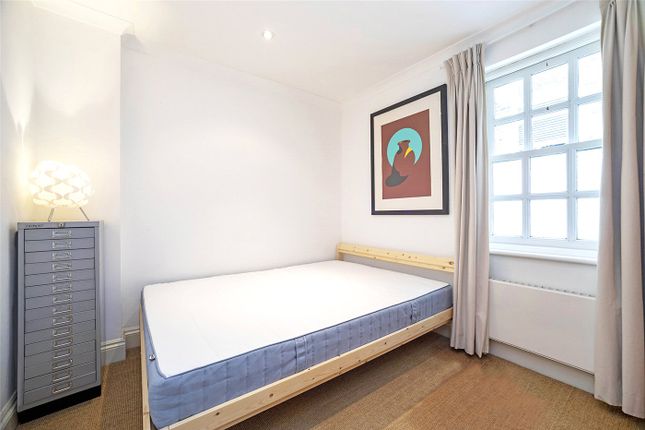 Flat for sale in Percy Mews, London