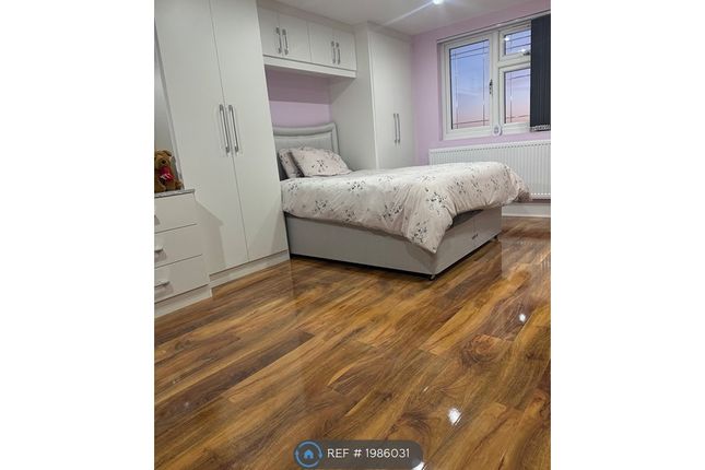 Room to rent in Hazlemere Road, Slough