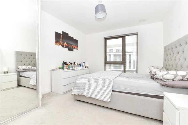 Thumbnail Flat for sale in Purley Way, Croydon, Surrey