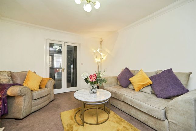 Hazelhurst Road, Bradford photo 4