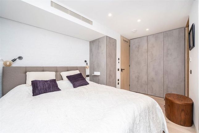 Flat 2, 93, Hackney Road, London photo 4