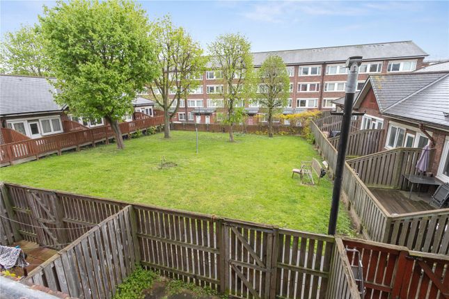 Flat for sale in Hindrey Road, London