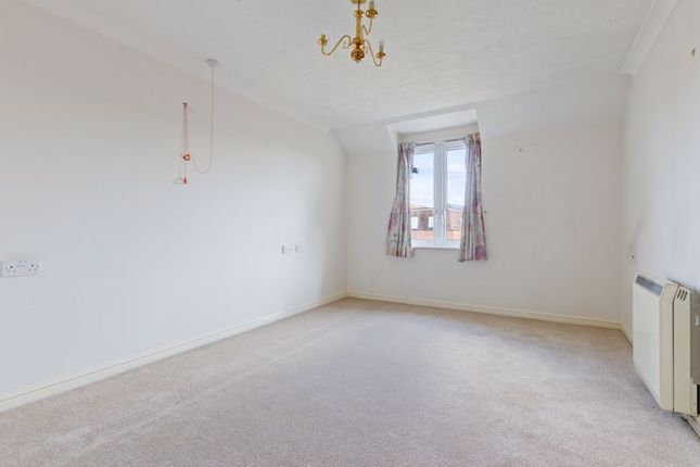 61 Byron Court, Stockbridge Road, Chichester photo 2