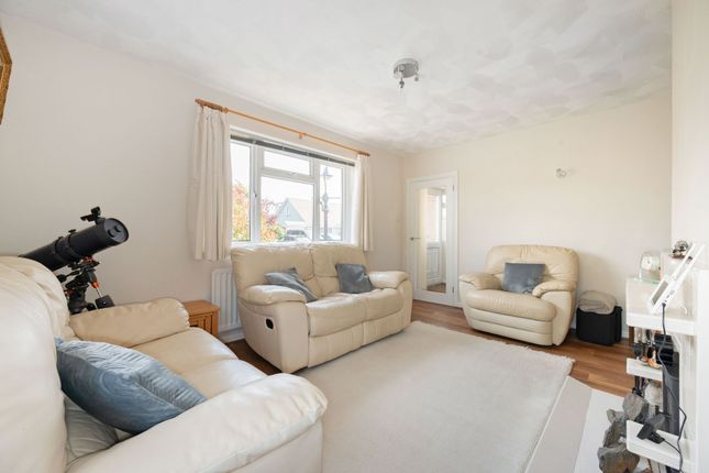 2 Barker Close, Chichester photo 3