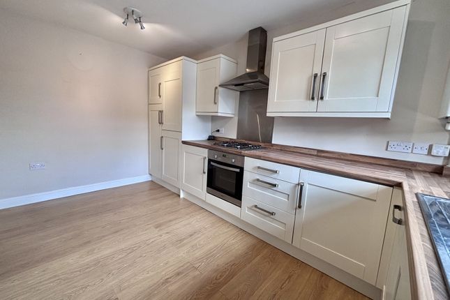 8b, Chester Close, Leicester photo 4