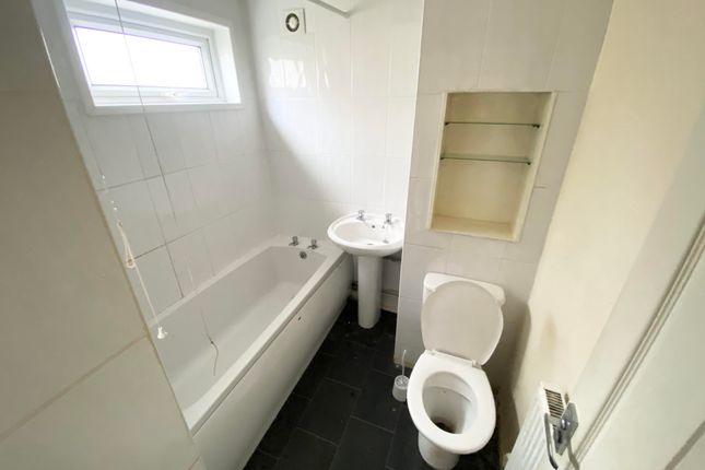 162, Bridgend photo 3