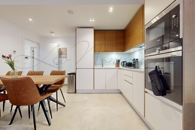Flat 1  [2 bed duplex sale], College Yard, London photo 3