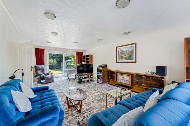 6 Haydock Park Gardens, Newton-Le-Willows photo 3