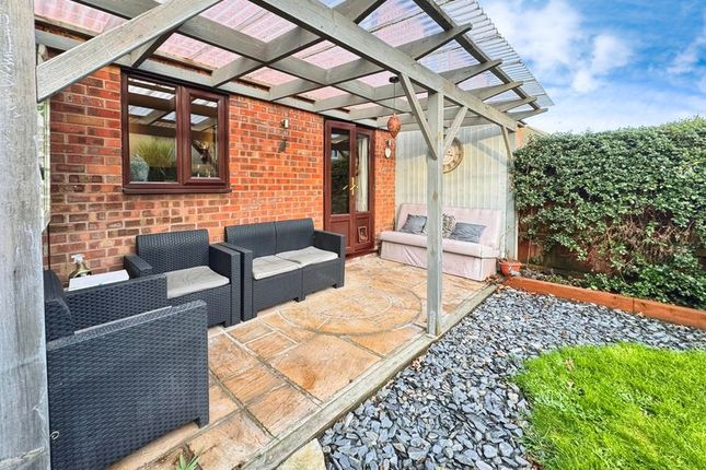 12, Anne Close, Colchester photo 2