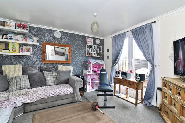38, Weakland Crescent, Sheffield photo 2
