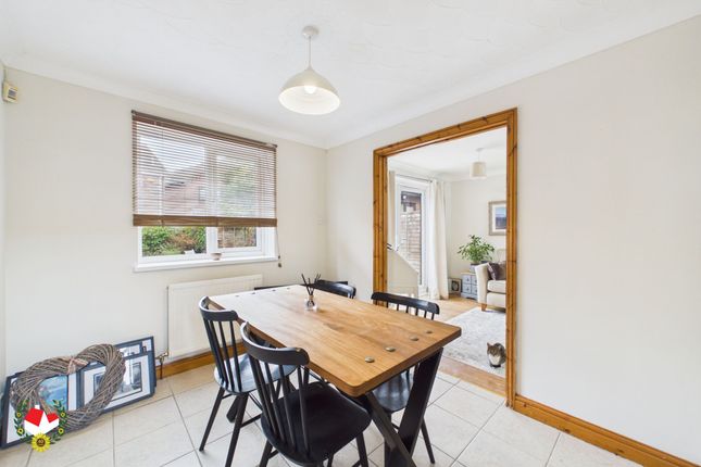 38 Kennett Gardens, Gloucester photo 4
