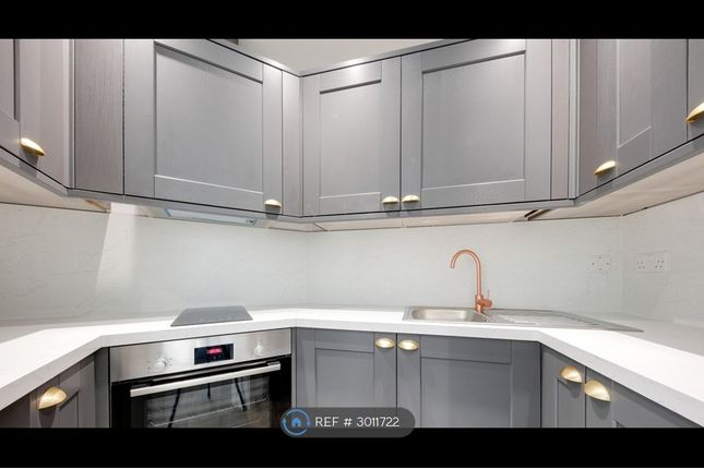 Flat, Nico House Station Square, Romford photo 3