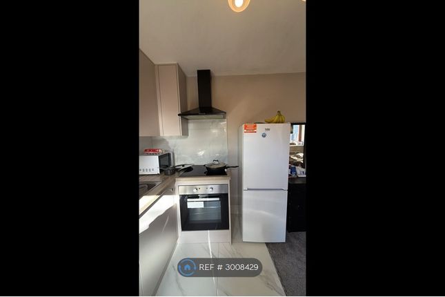 Colne Avenue, West Drayton photo 3