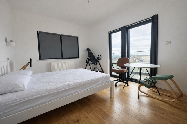 Flat 12, London photo 5