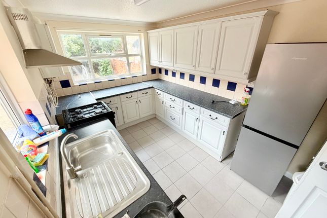 82, Gordon Road, WELLINGBOROUGH photo 4