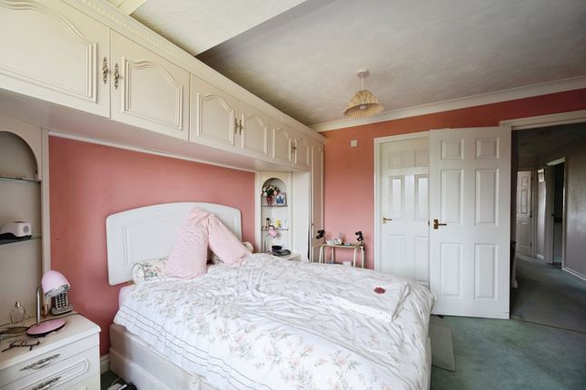 Flat 15 St. Catherines Court, 390, Sea Front, Hampshire photo 4