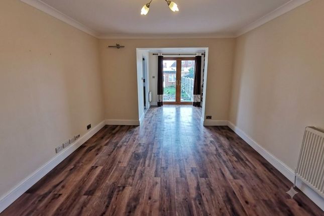 118, Waverley Road, Harrow photo 2