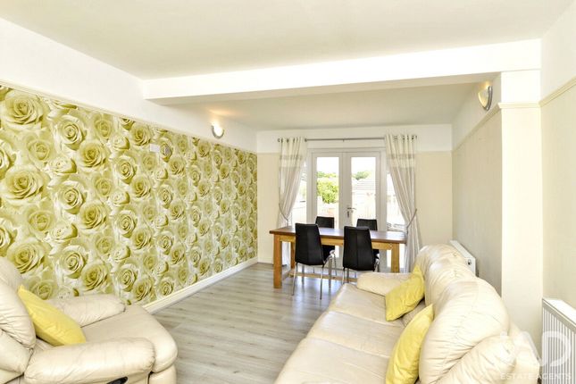 17, Woodland Close, Stourbridge photo 3