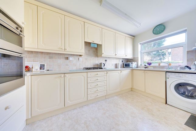 6, Martindale Avenue, Orpington photo 3
