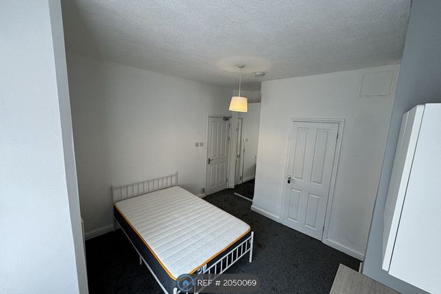 Thumbnail Room to rent in Clinton Road, Northampton