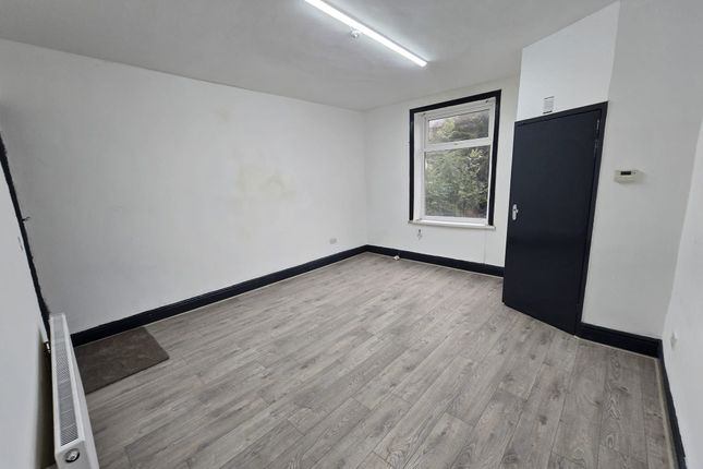 332 Heaton Road, Bradford photo 2