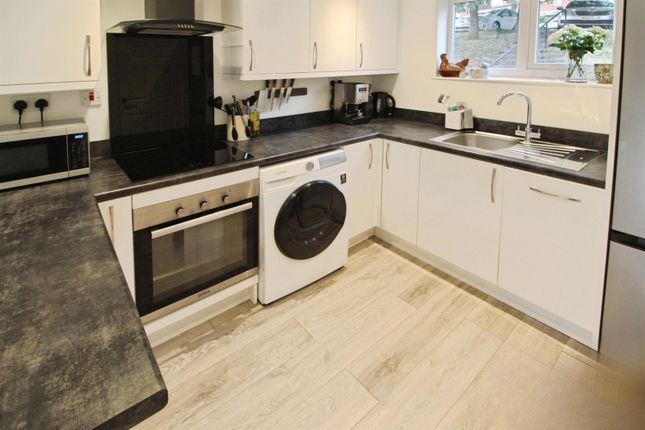 27, Auckland Way, Whitby photo 3