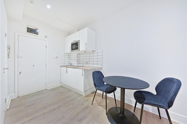 Flat to rent in Collingham Place, Kensington