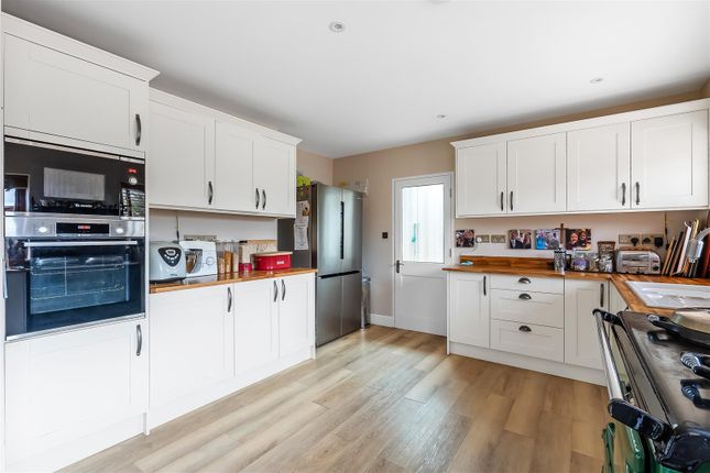 37, St. Johns Avenue, Leatherhead photo 3