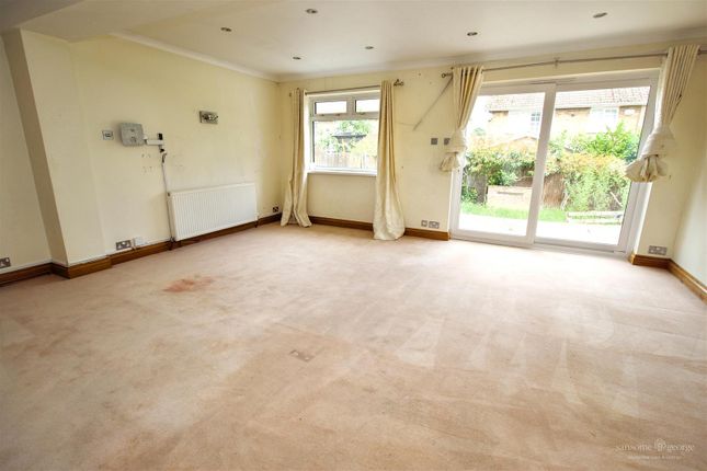 42, Cecil Aldin Drive, Reading photo 4
