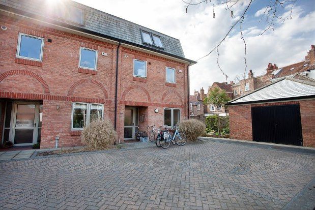 Thumbnail Town house to rent in Orchard Court, York
