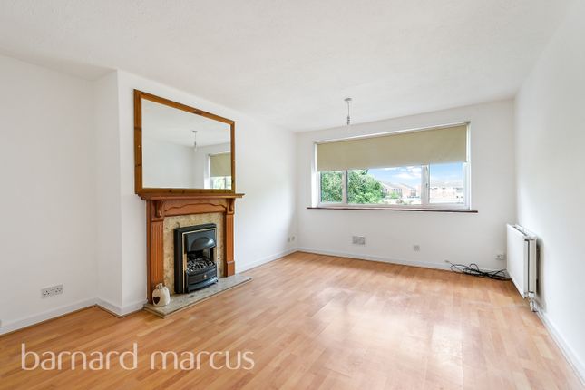 Thumbnail Flat to rent in Cheviot Close, Harlington, Hayes