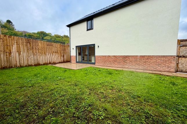 Celenyn close, newbridge photo 4