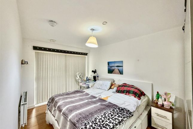 Flat 2, Aces Court, Hounslow photo 4