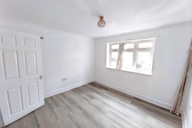 Flat 2, Beech House, Southall photo 3