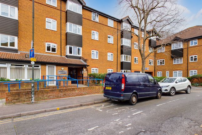 Thumbnail Flat for sale in Chatsworth Place, Lewes Court