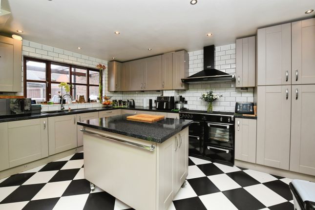 41, Abbotsleigh Road, Chelmsford photo 2