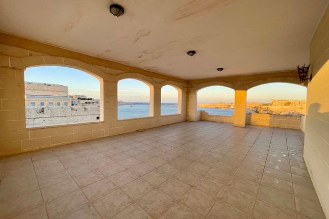 Town house for sale in Extraordinary Townhouse With Unparalleled Views In Vittoriosa, Extraordinary Townhouse With Unparalleled Views In Vittoriosa, Malta