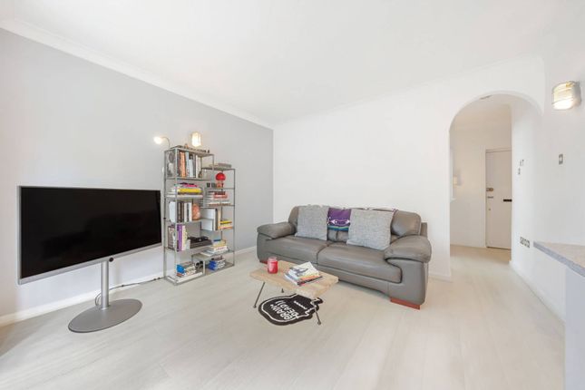 Thumbnail Flat to rent in Inner Park Road, Southfields, London