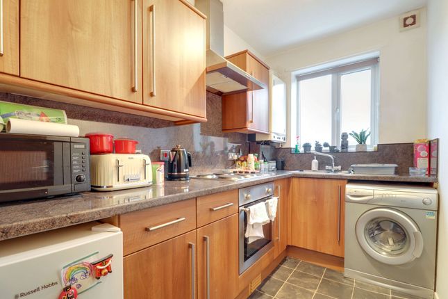 Flat for sale in Leyland Road, Southport