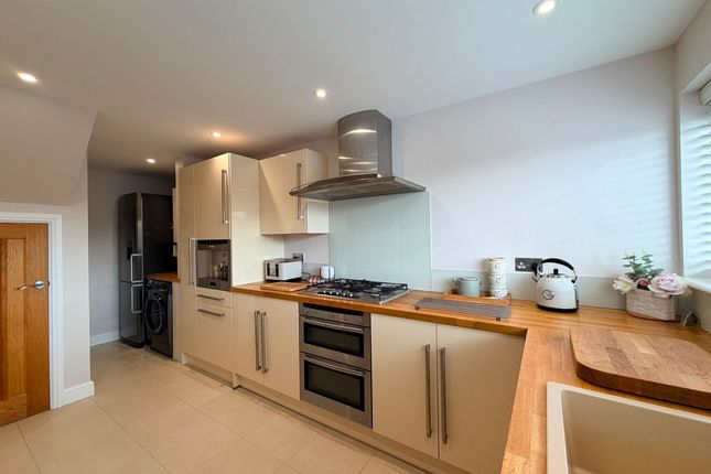 11 Abbots Garth, Scarborough photo 4