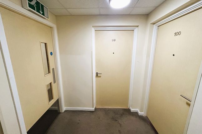 Apartment 99b, South Quay, Swansea photo 4