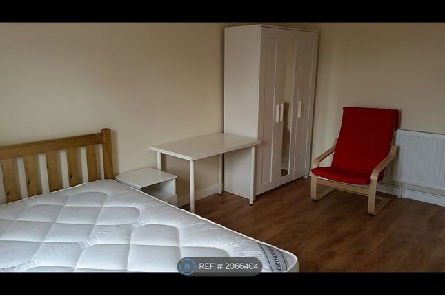 Room to rent in Tutbury Road, Burton On Trent