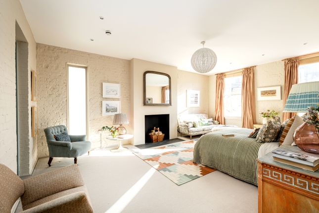 Flat A, 7, Hewer Street, London photo 3