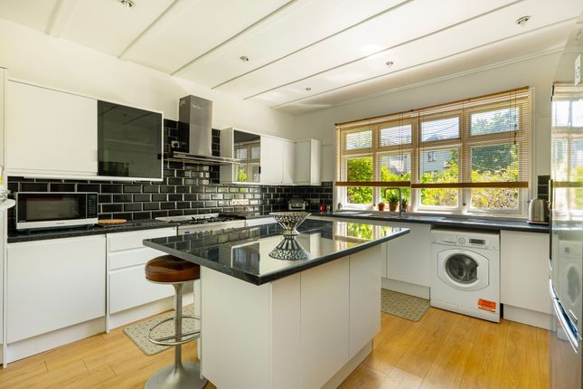 34 Ryecroft Road, London photo 4