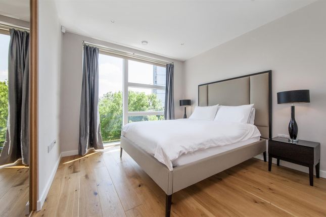 Flat for sale in Waterfront Apartments, London
