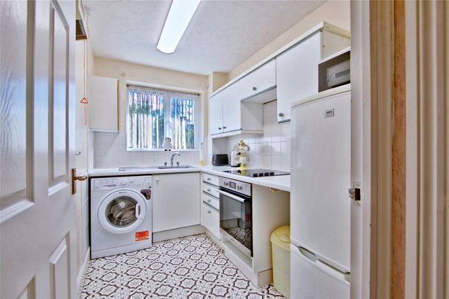 8, Chapel Lodge, Rainham photo 4